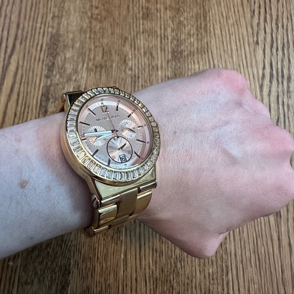 Michael Kors Rose Gold Watch for sale! - Picture 3 of 4